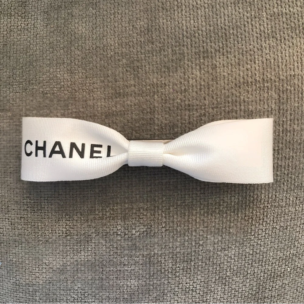 Authentic Chanel Gift Wrapping Ribbon on Barrette - Picture 13 of 16